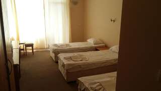 Отель Hotel Seasons 2 Солнечный Берег Классический трехместный номер-1