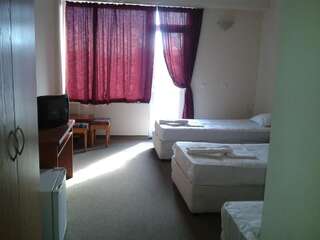 Отель Hotel Seasons 2 Солнечный Берег Классический трехместный номер-3