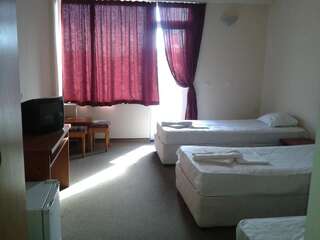 Отель Hotel Seasons 2 Солнечный Берег Классический трехместный номер-4